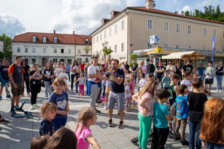 Deželak junak v Postojni (8)